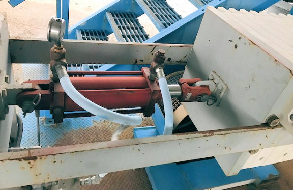 Filter Press With 14 Each 18-1/2" X 18-1/2" X 2-1/2" Thick Plates)